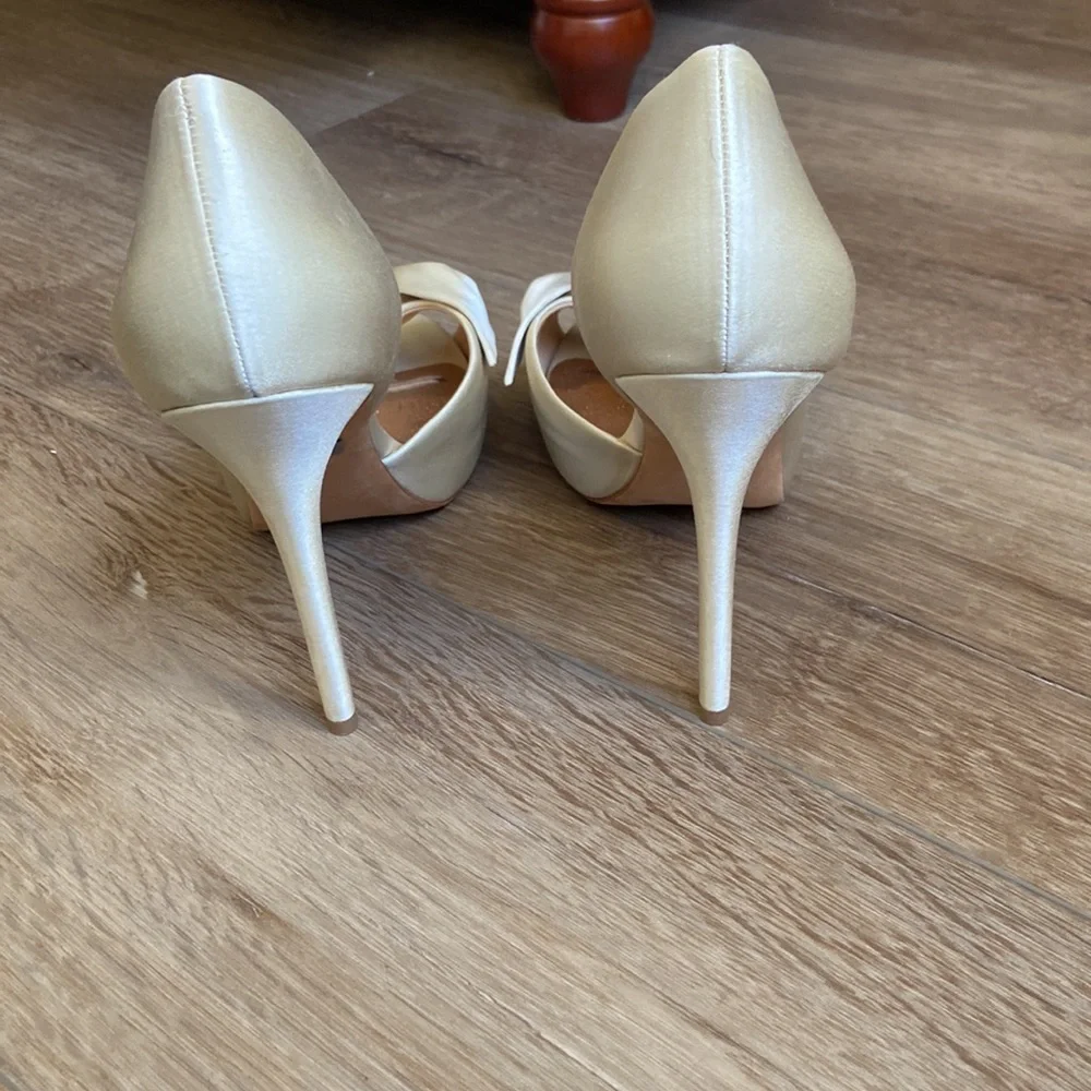 Badgley Mischka Ivory Satin Peep-Toe Heels with Knot Bow
